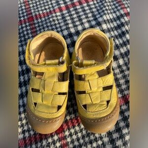 Naturino shoes size 25